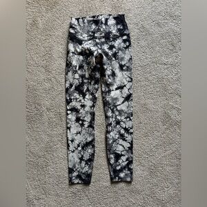 Lululemon Wunder Under Legging (hi-rise) Shibori White and Black Size 4